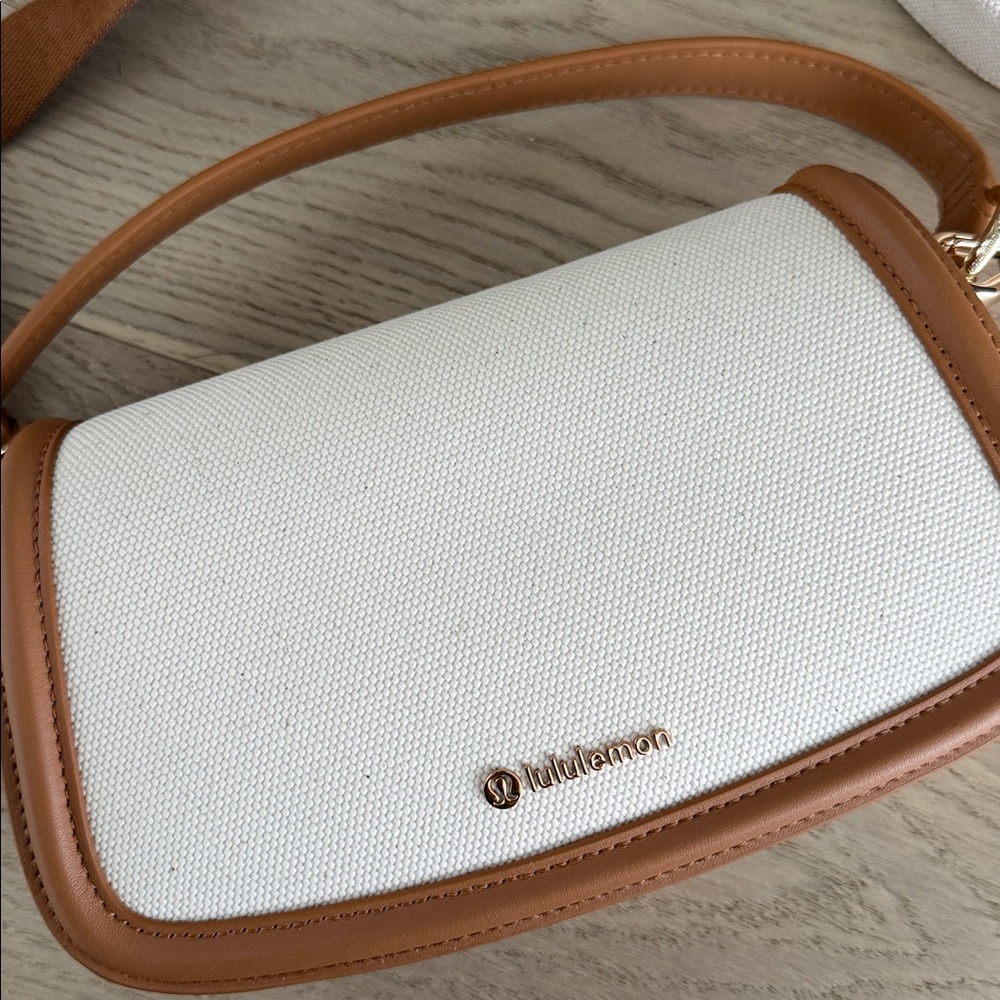 lululemon athletica White and Tan Crossbody Bag with Coin Case - Picture 3 of 12